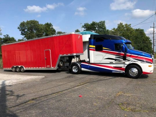 2000 Kenworth T2000 and 2002 Featherlite Aluminum Stacker Tr for Sale $95,000