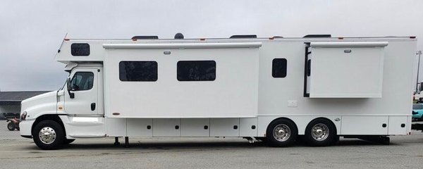 2019 Renegade Classic 45’ Super C Motorcoach