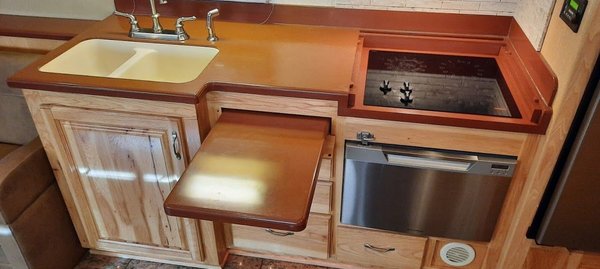 2011 Haulmark 45' Motorhome Bath & Half 2 Slides