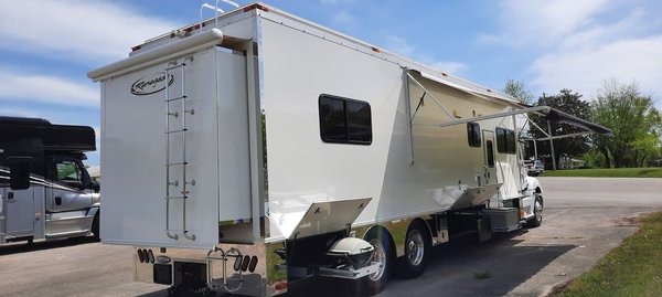 2008 Renegade 42' 2-Slide Motorhome/Toterhome 5,123 Miles