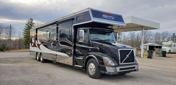 2009 Renegade 45' 3-Slide Motorhome/Toterhome
