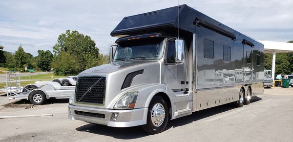 2007 Silver Crown Motorgarage 2-Slides Queen Bed Full Body P for Sale $179,900