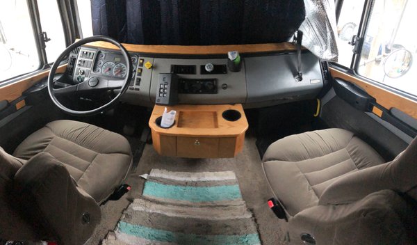 REDUCED PRICE 2001 Renegade Toterhome - ready to go for Sale $70,000