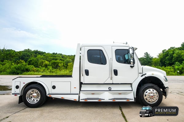 2006 FREIGHTLINER SPORTCHASSIS 330HP