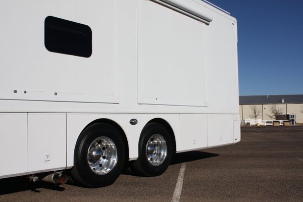 2013 Showhauler Two Full Baths Bunk Beds Motorhome