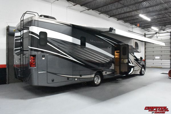 2019 Thor Motor Coach BB35 Magnitude