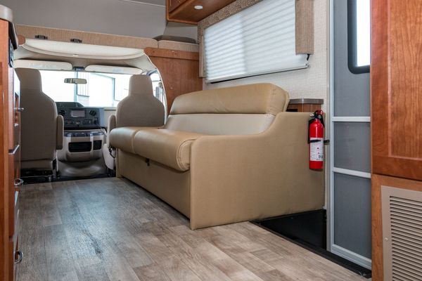 Used 2018 Winnebago Minnie Winnie 31G bunkhouse class C moto for Sale $66,990
