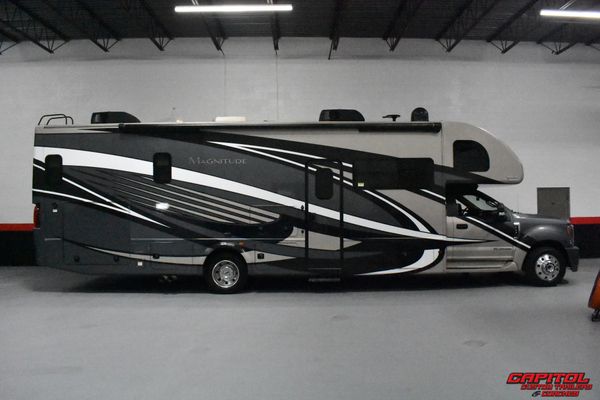 2019 Thor Motor Coach BB35 Magnitude