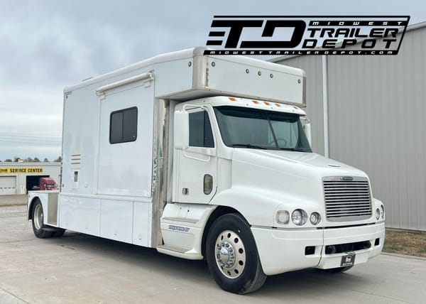 2006 United Conversions toterhome on Freightliner Chassis  for Sale $79,500 