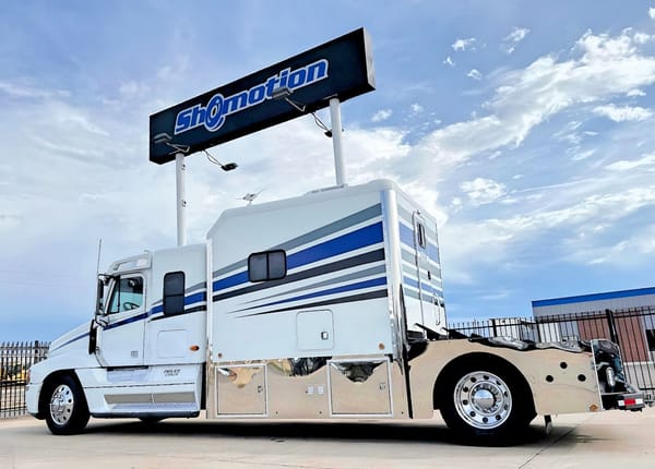 Freightliner Toter 66K Miles  500HP Detroit Series 60 Auto  for Sale $98,000 