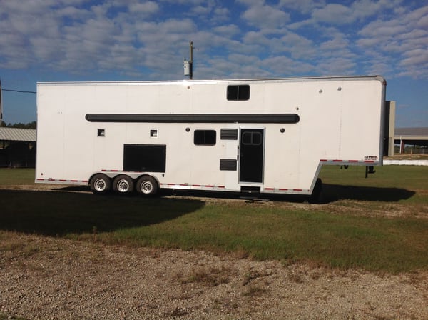 40’ stacker with living quarters
