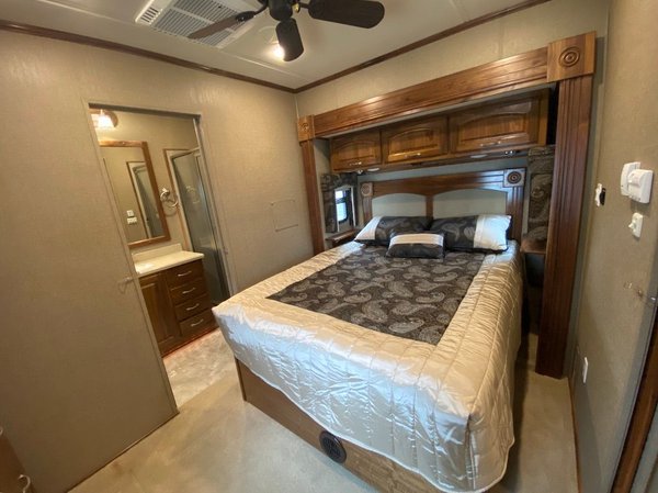 2015 Haulmark Edge for Sale $279,900