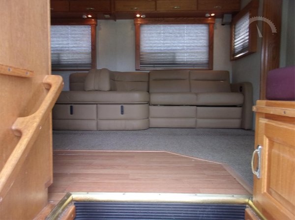 2004 Haulmark / Freightliner Toterhome w/ 13' slide for Sale $94,500