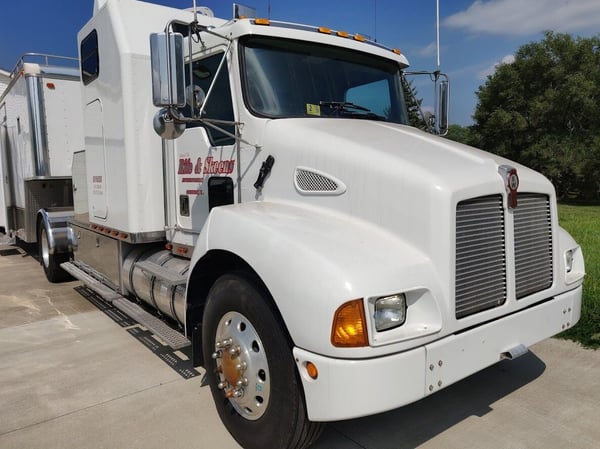 1999 Kenworth T300  for Sale $29,500 