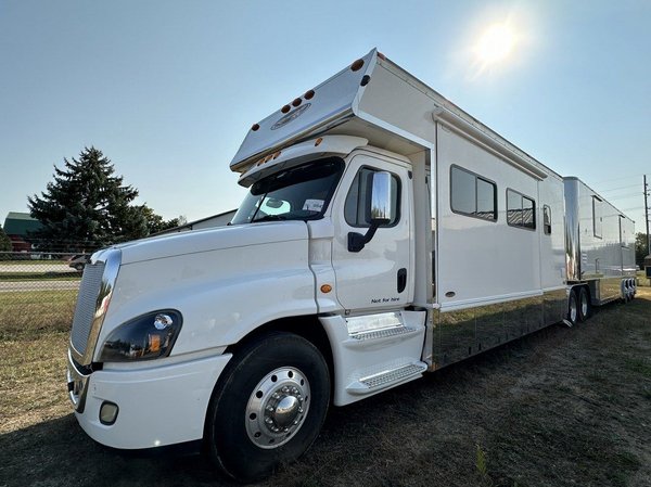 2016 Renegade 19' Toterhome  for Sale $285,000 