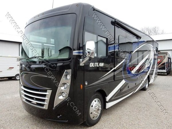 2019 Thor Motor Coach Outlaw