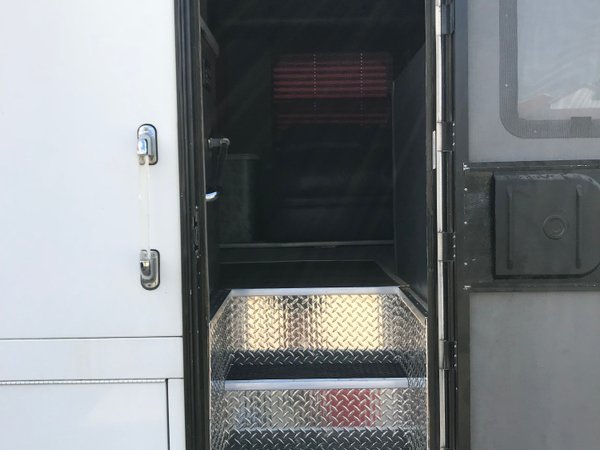 2007 60 SERIES DETROIT  43’ Motor coach for Sale $130