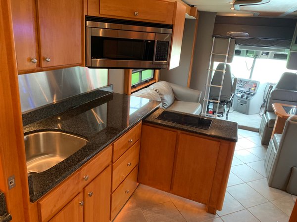 Used 2006 Chariot 40' Motorhome