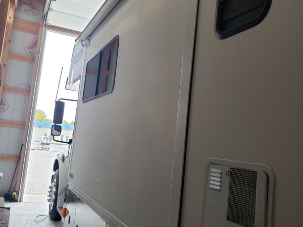 Very nice 2007 ,34' renegade toterhome very low miles for Sale $110,000