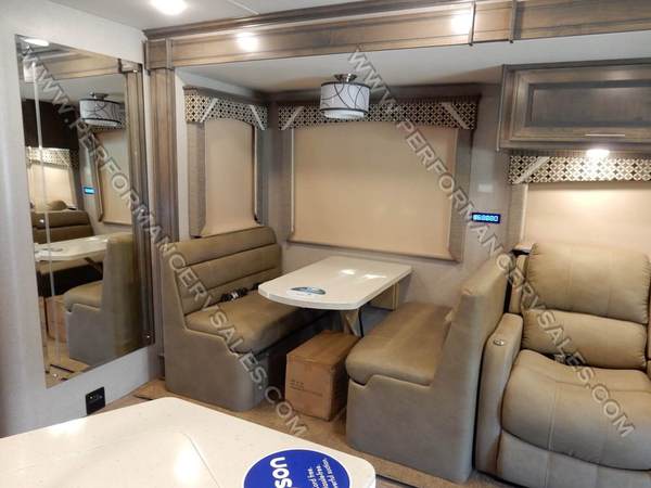 2019 Dynamax Dynaquest XL 37BH