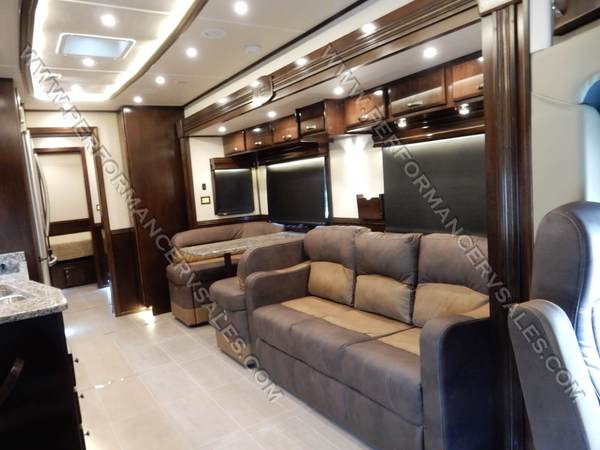 2019 40' Showhauler coach