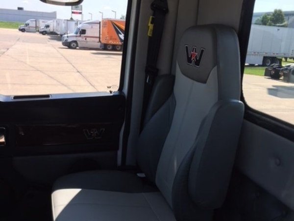NEW FRIEGHTLINER CHASSIS FOR SALE!!