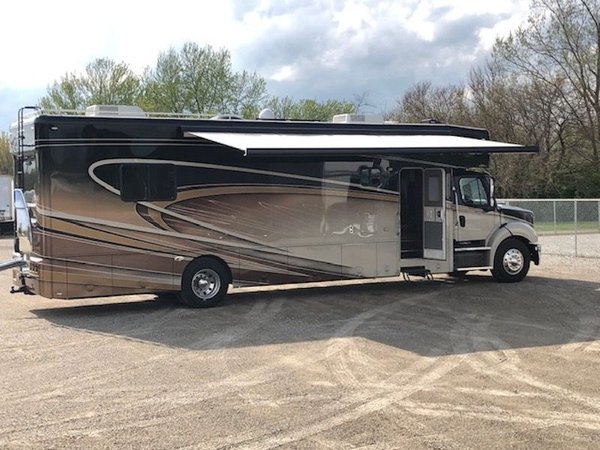 2014 SHOWHAULER for Sale $229,900