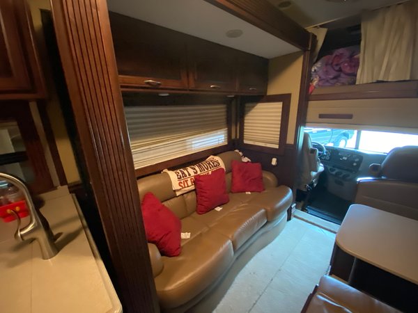 2009 Renegade 48ft motorhome 14ft garage rear bedroom Rare!