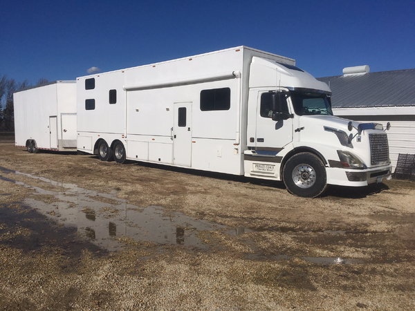 45’ Volvo Custom Conversion RV with 30’ King Cob for Sale in Blooming ...
