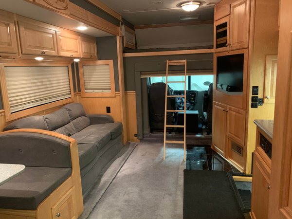 2006 Renegade Columbia Freightliner for Sale $107,500