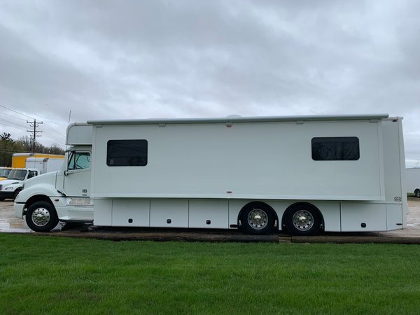 Used 2006 Chariot 40' Motorhome
