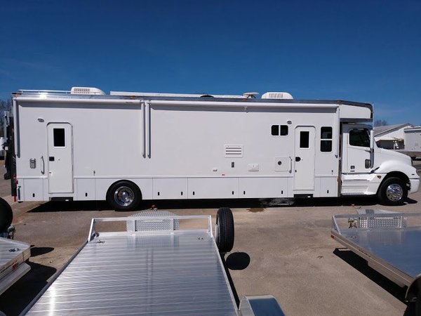 2006 Haulmark Motorgarage Mercedes 450HP 43' 1-Slides with B