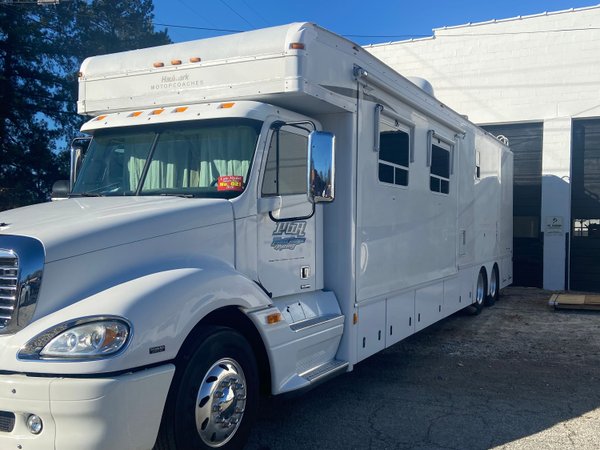 06 Haulmark 45' Motorhome w/ 06 Renegade 36' Liftgate for Sale $140,000