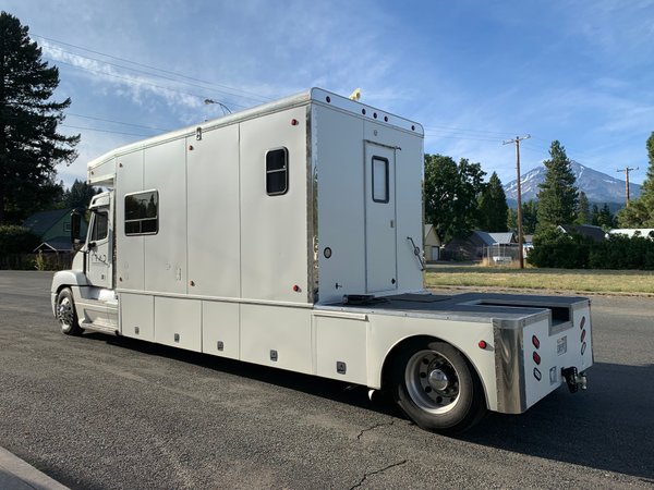 Freightliner Toterhome w/N14 Cummins completely remodeled! for Sale $88,999