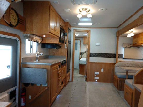 2006 Haulmark Motorgarage Mercedes 450HP 43' 1-Slides with B