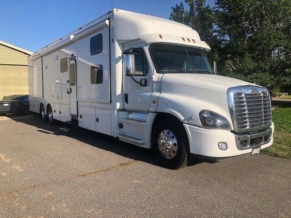 Renegade 45' motorhome with bunks  for Sale $420,000 