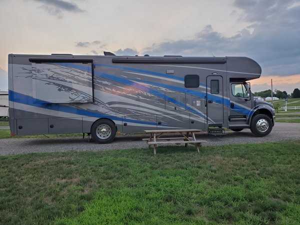 2020 Renegade Valencia 38RW. Like New. 5,675 Miles  for Sale $175,000 