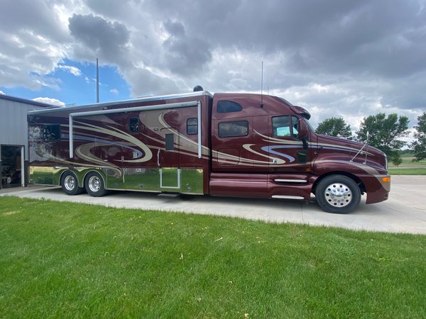 SHOWHAULER 2005 Conversion - 2000 Kenworth T2000 chassis  for Sale $99,500 