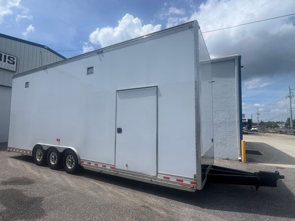 2006 T&E 28' Stacker Trailer 