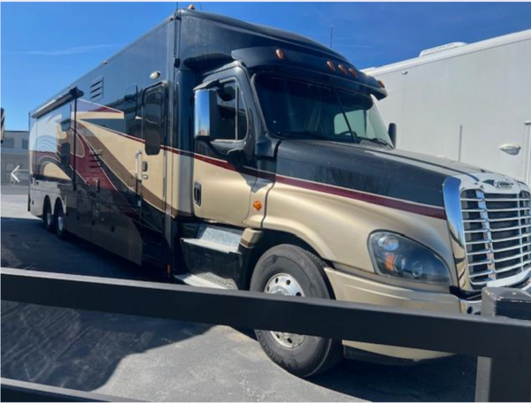 2016 REV XL Triple Slide Cascadia, Awesome Unit 