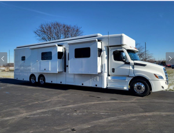 2025 NRC Quad Slide Cascadia, Commercial Kitchen 