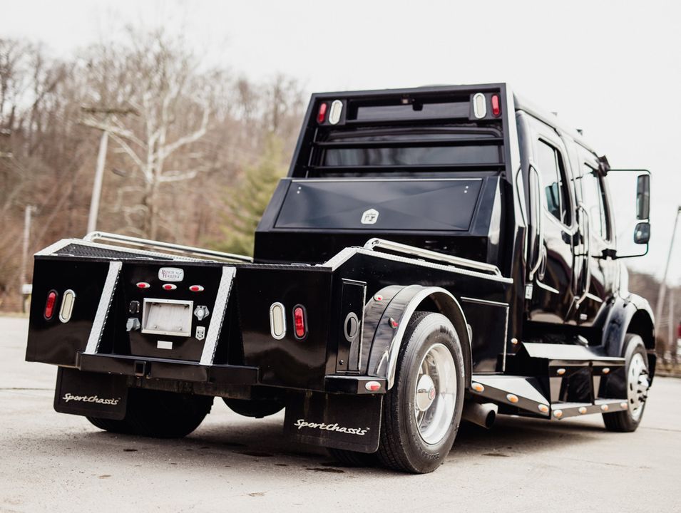 FREIGHTLINER SPORTCHASSIS BIG BLOCK HAULER ONLY 33K MILES for Sale in