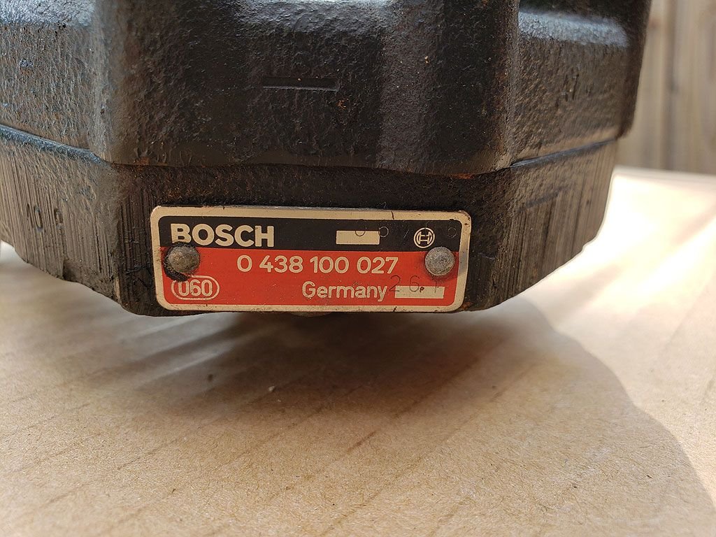 Porsche 928 Euro S 4.7 Fuel Distributor Bosch Part 0 438 100 027 K