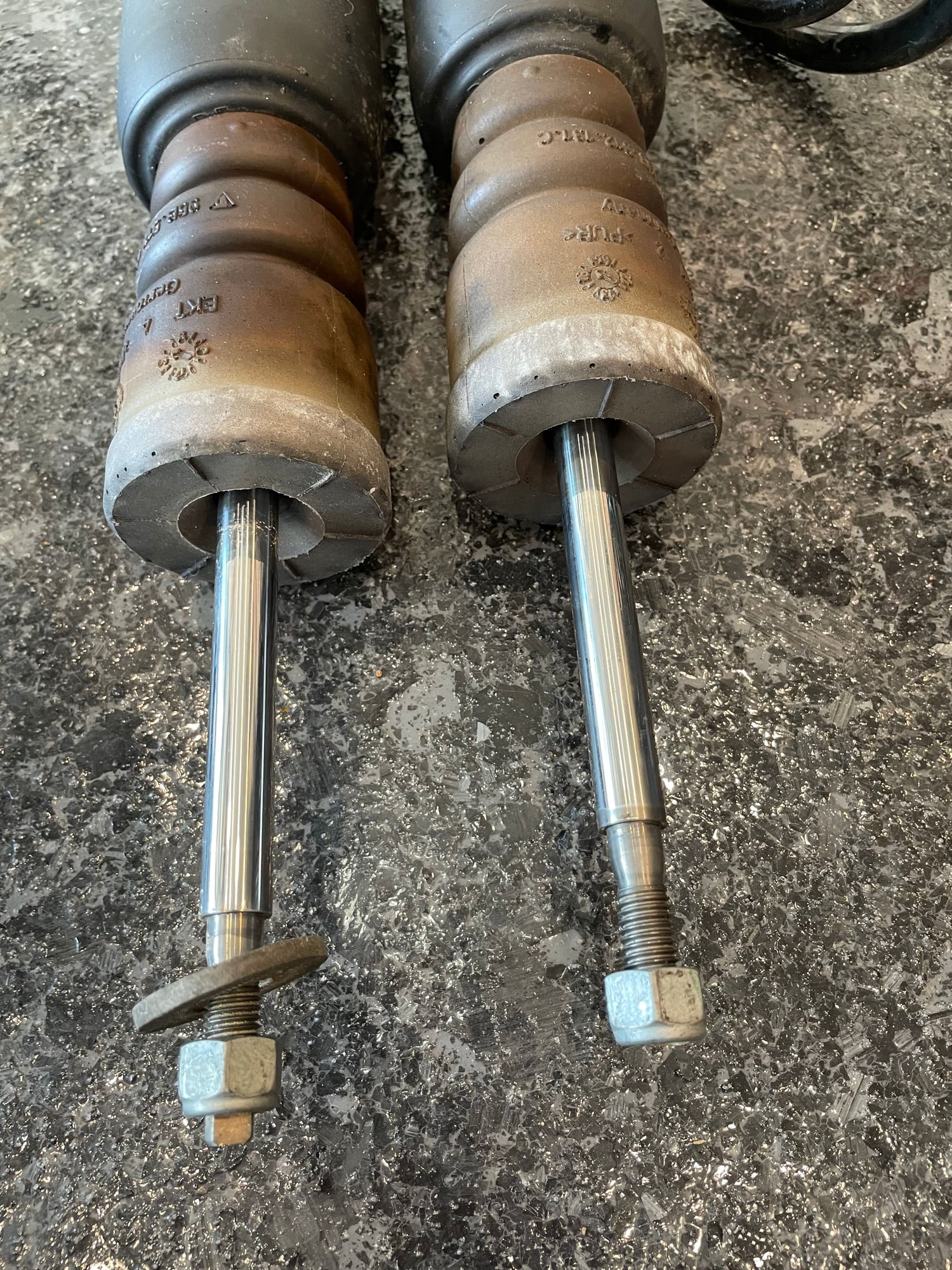 Steering/Suspension - 2017 Porsche Macan - Complete Base suspension (struts, springs, bumpers) - FREE SHIP! - Used - 2015 to 2019 Porsche Macan - St. Louis, MO 63122, United States