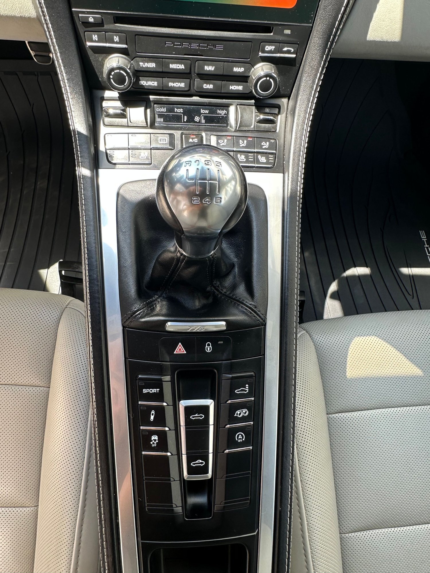 2017 Porsche 718 Boxster - 2017 Boxster S 6MT 33,000 Miles - Used - VIN WP0CB2A81HS240763 - 33,000 Miles - 4 cyl - 2WD - Manual - Convertible - White - Carmel, CA 93923, United States