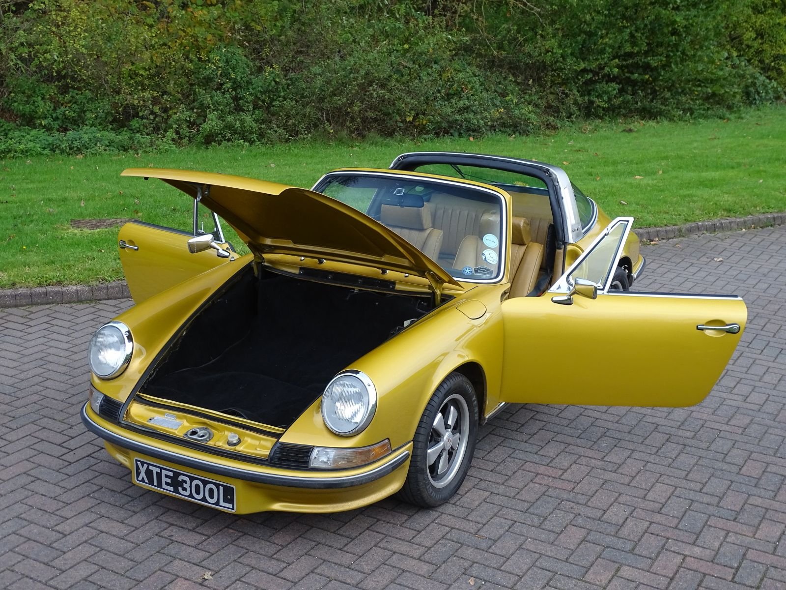 1973 Porsche 911 - 1973 Porsche 911 E 2.4 Targa - One of only 59 UK RHD, 1/1 in this colour - Used - VIN 9113210551 - 133,000 Miles - 2WD - Manual - Gold - Runcorn WA71TA, United Kingdom