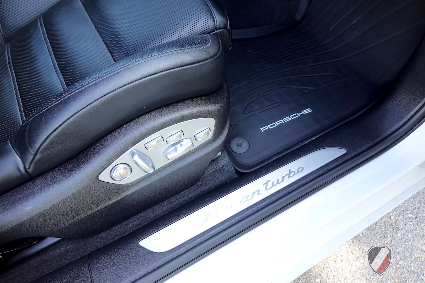 2018 Porsche Macan - 2018 Porsche Macan Turbo, one owner - Used - VIN WP1AF2A55JLB70071 - 40,053 Miles - 6 cyl - AWD - Automatic - SUV - White - Exton, PA 19341, United States