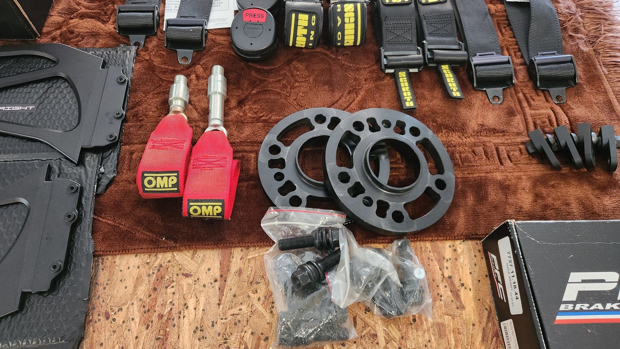 Accessories - 981 GT4 , brakes, harnesses, harness bar, and more - Used - -1 to 2025  All Models - Chattanooga, TN 37421, United States