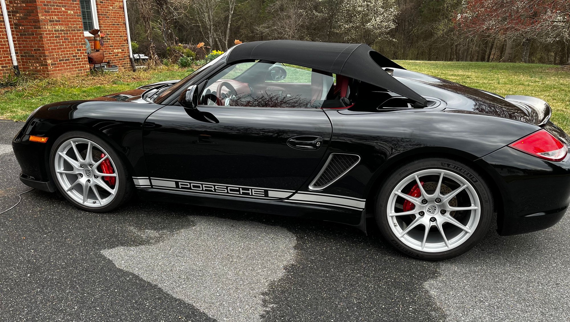 2011 Porsche Boxster - 987.2 Boxster Spyder 2011 18,7xx miles - Used - VIN wp0cb2a88bs745352 - 18,735 Miles - 6 cyl - 2WD - Automatic - Convertible - Black - Darnestown, MD 20874, United States