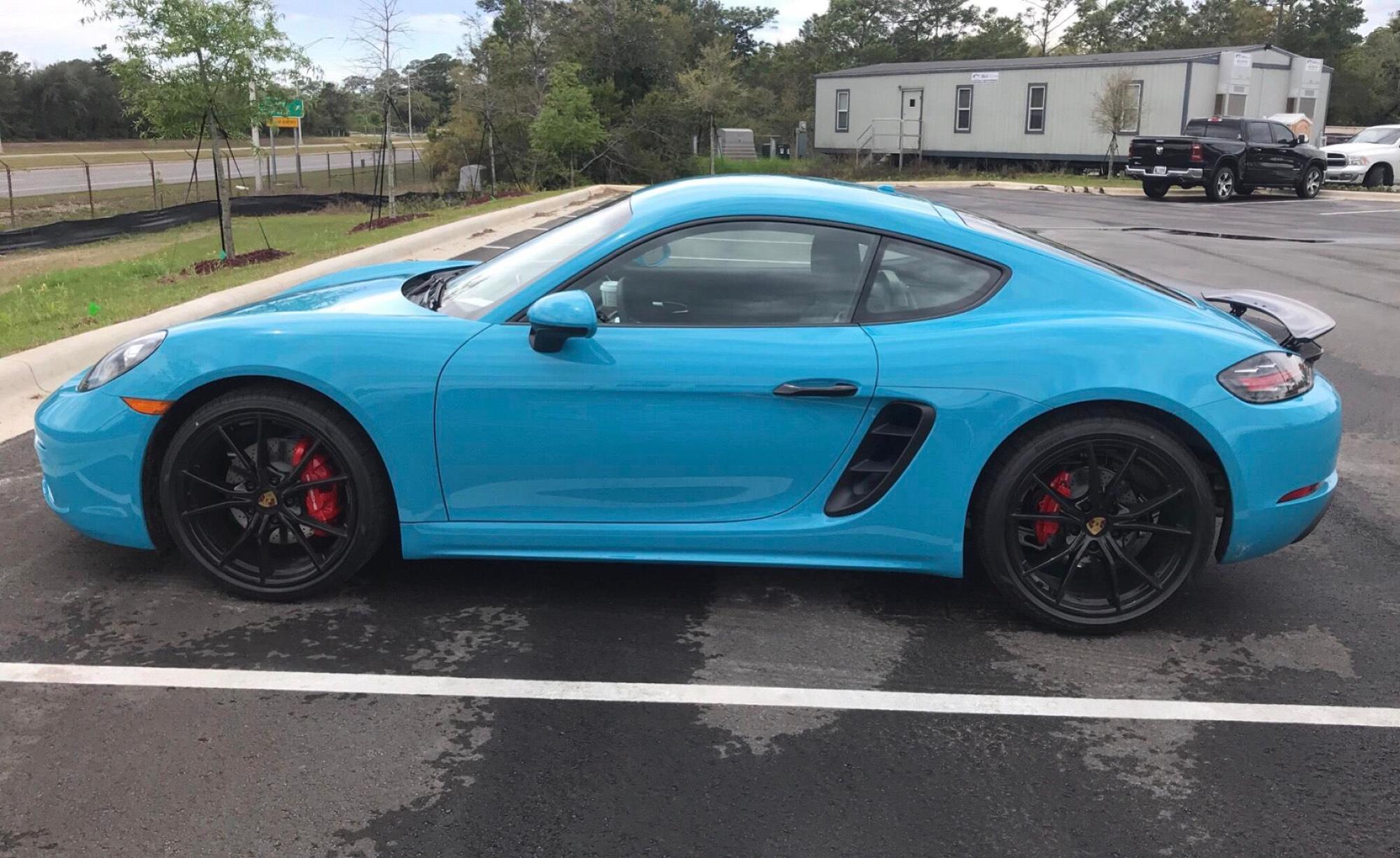 2019 Porsche 718 Cayman - 2019 Miami Blue Cayman S w/ less than 12k miles - Manual & Sport Chrono - Used - VIN WP0AB2A87KS278576 - 12,400 Miles - 4 cyl - 2WD - Manual - Coupe - Blue - San Antonio, TX 78209, United States